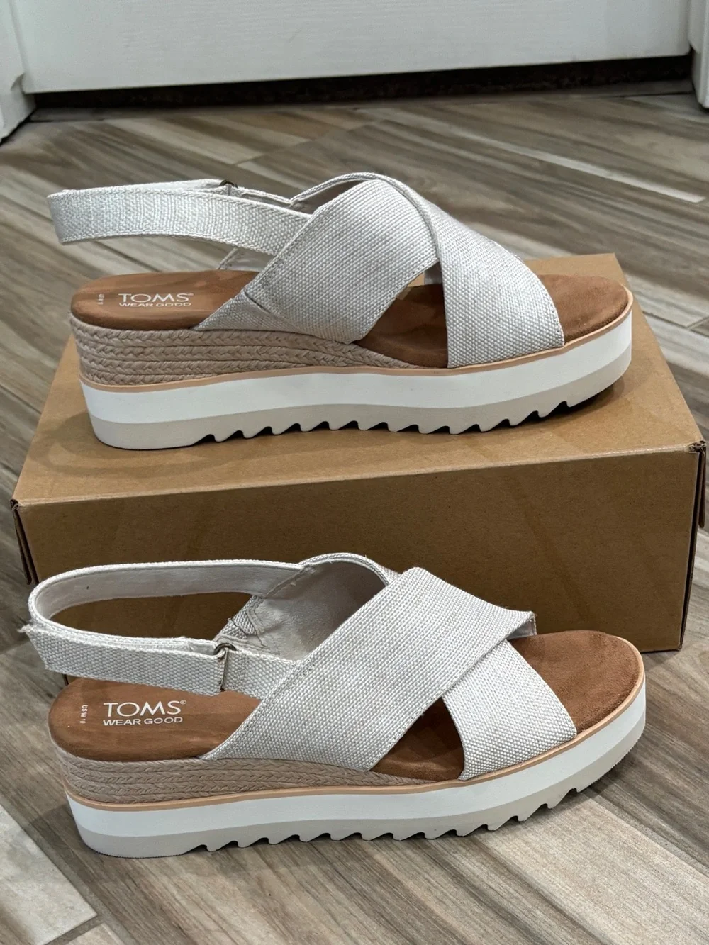 TOMS Women's Diana Crossover Natural Wedge Sandal